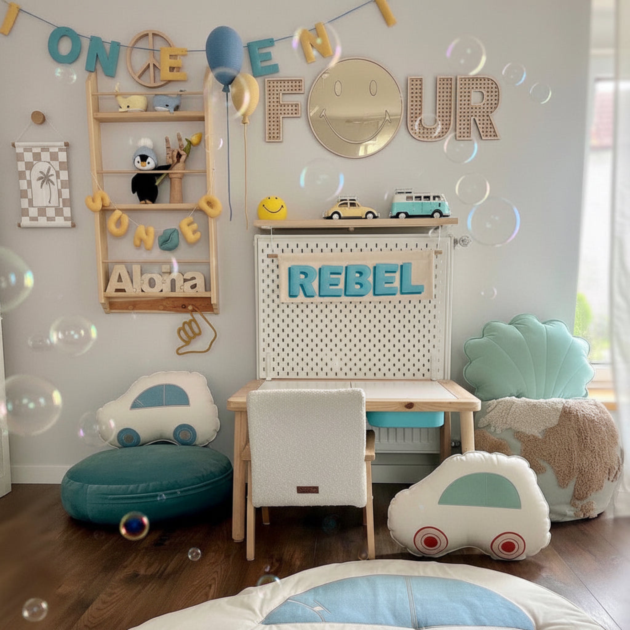 Kids Room Emoji Mirror – Child-Friendly Acrylic & Wood