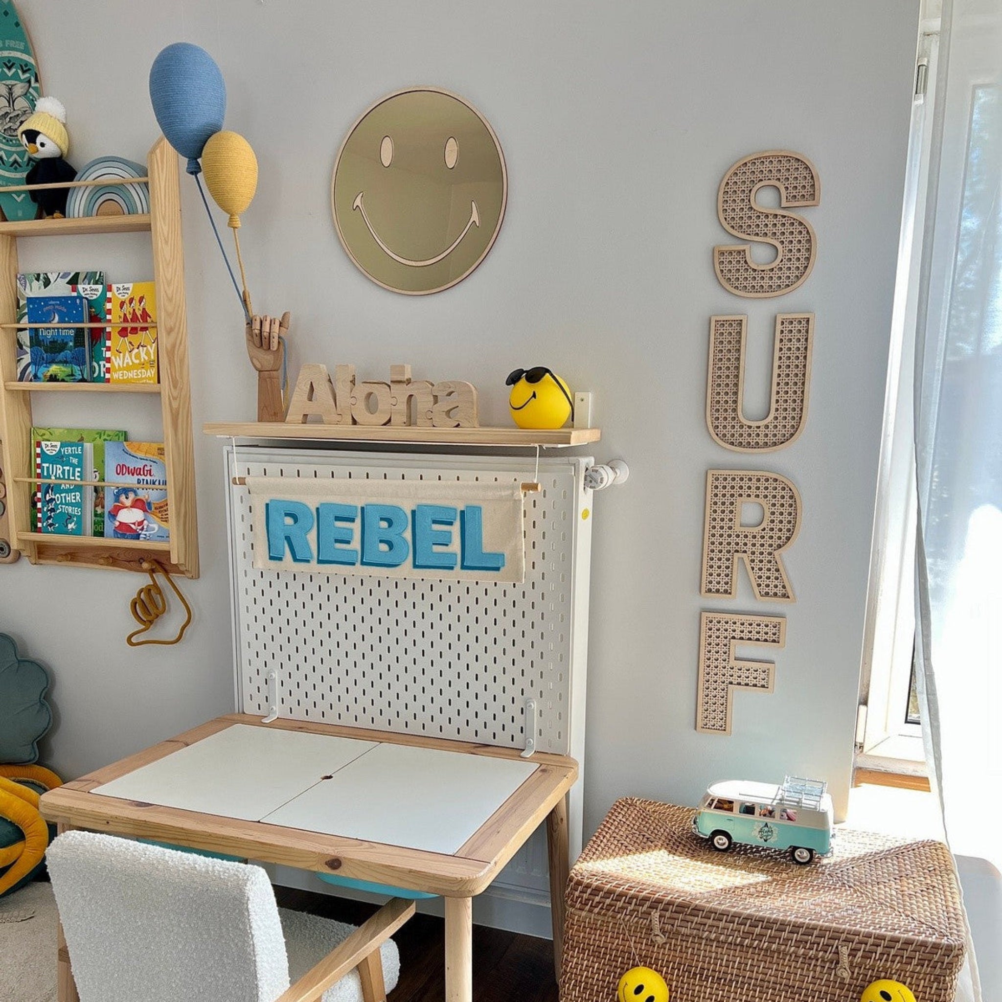 Kids Room Emoji Mirror – Child-Friendly Acrylic & Wood