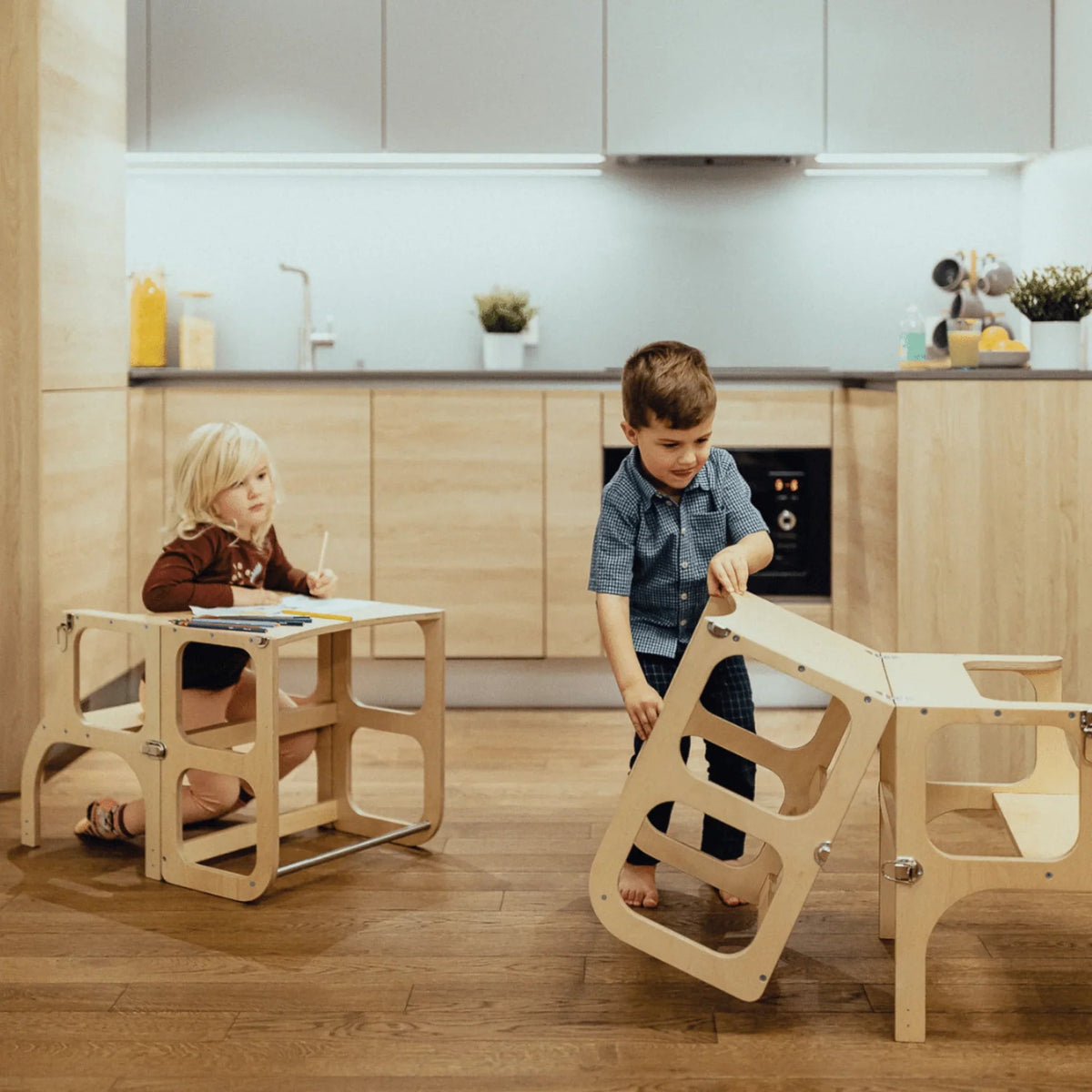Montessori 2‑in‑1 Helper Tower & Activity Table – Natural Wood, CE‑Certified Learning Furniture - Domus formosa