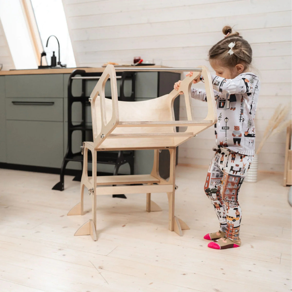 Montessori 2‑in‑1 Helper Tower & Activity Table – Natural Wood, CE‑Certified Learning Furniture - Domus formosa