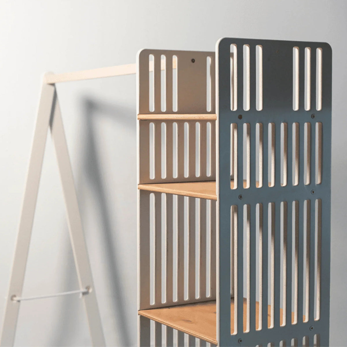 Montessori Wooden Clothing Rack for Kids - Eco-Friendly Toddler-Height Wardrobe Organiser - Domus formosa